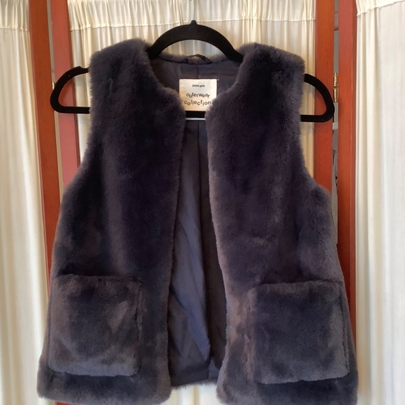 Zara Outerwear Girls Faux Fur Vest Dark Blue Size 9/10 Super Soft - Picture 3 of 6